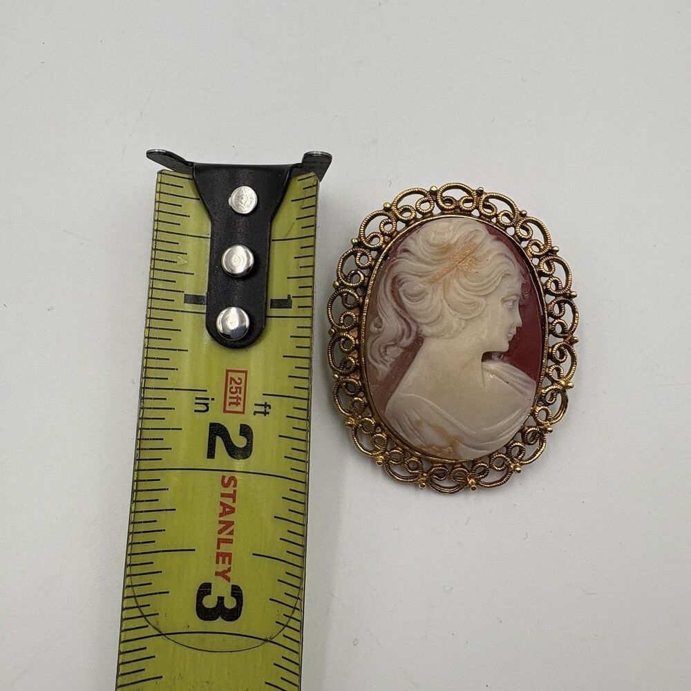Vintage Resin Cameo Gold Tone Pin Brooch With Clip On Earrings - Picture 5 of 5